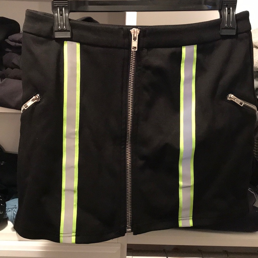 LF reflective skirt
